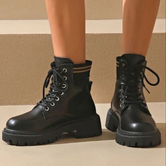 Chic black thick sole boots sz 6.5 - Picture 2 of 8